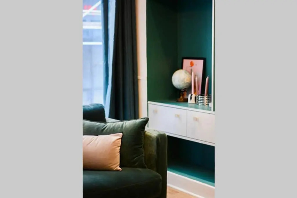 Amazing 10bed in the heart of le marais and suprises...