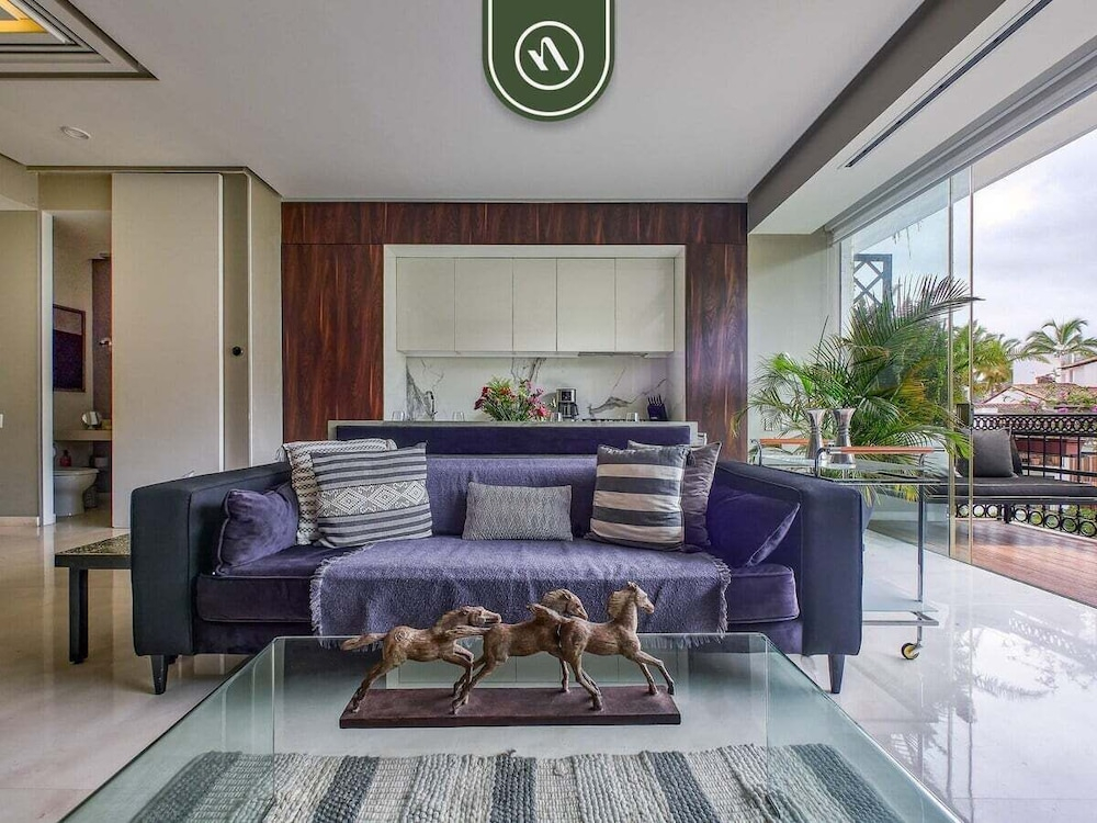Luxury 1 BR Condo in Pier 57 - Infinity Pool