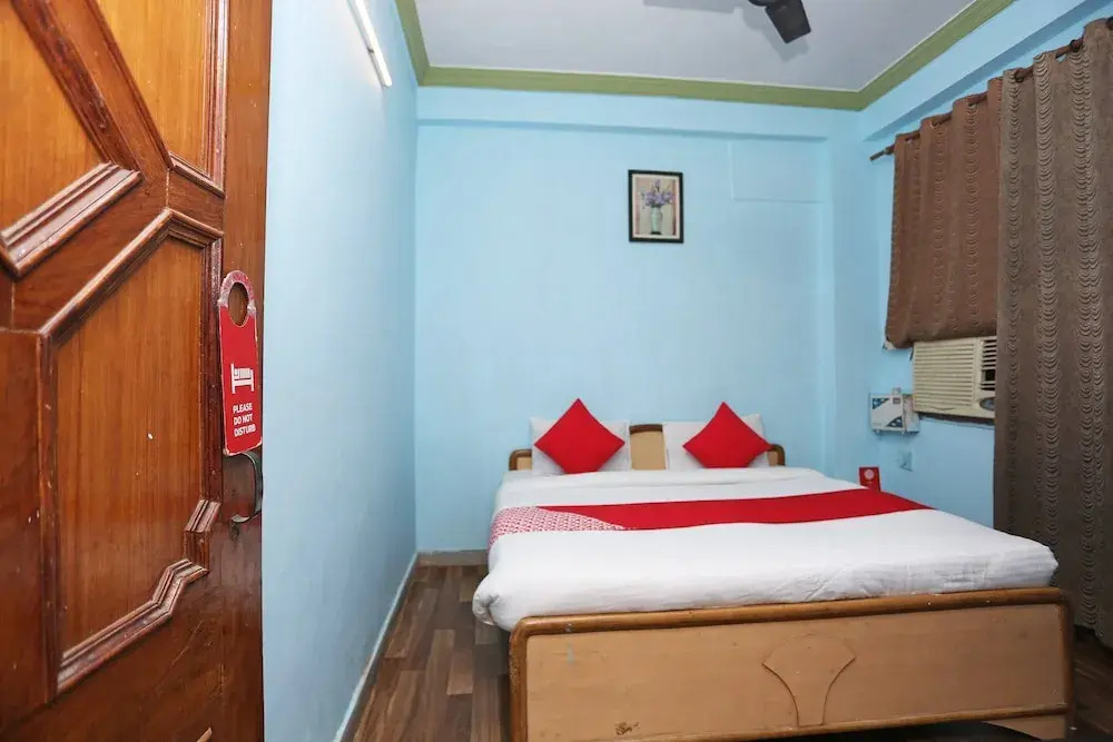 Hotel O Dolphin