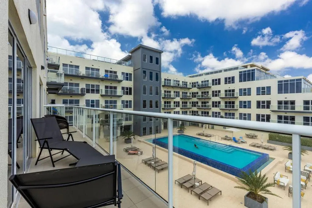 Magnificent 2 Bedroom corner condo with THE VIEW