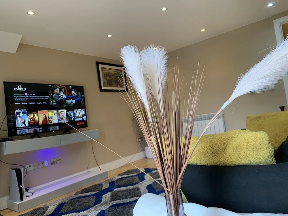 Charming 2-bed Apartment in Kingston Upon Thames