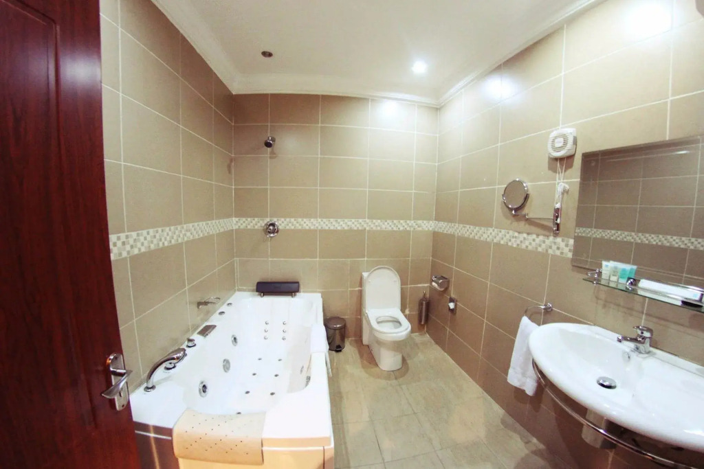 Pearl Gate Hotel