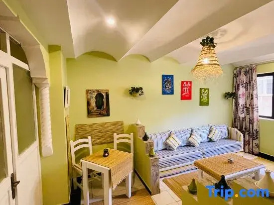 Charming Getaway in Casablanca Maroc, Cozy Home With Thoughtful Amenities
