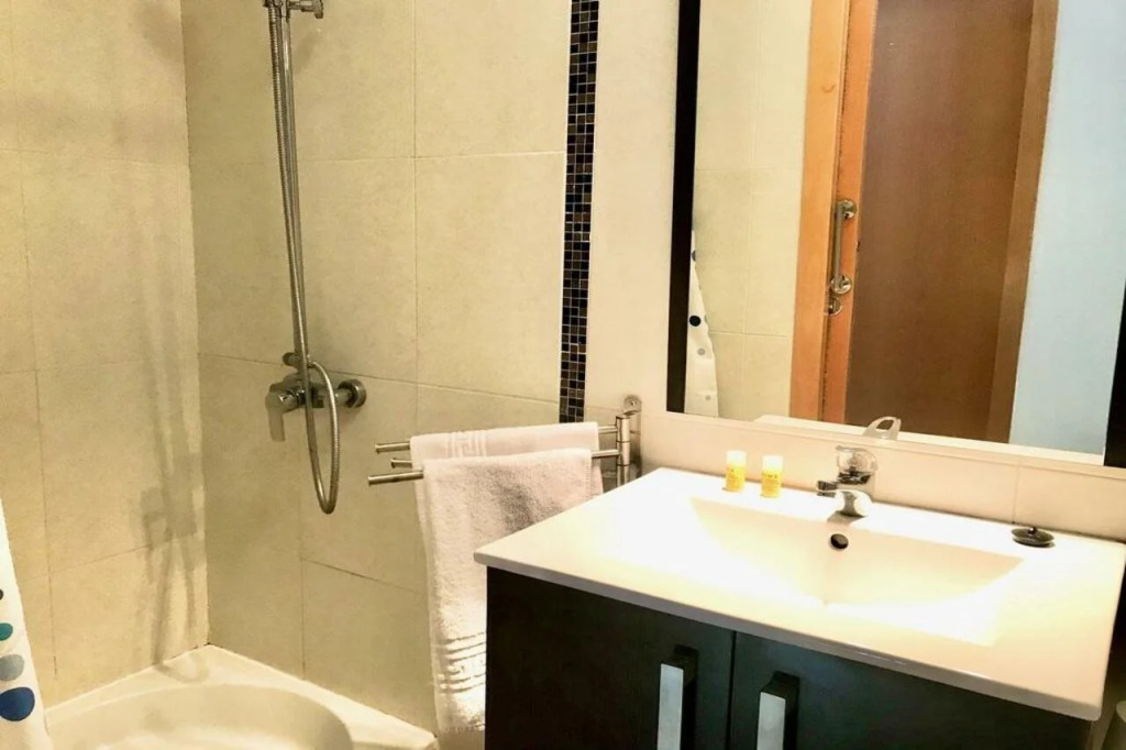 Recently Refurbished Center Apartment