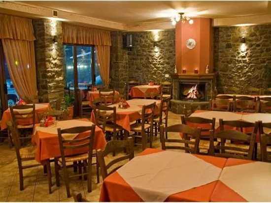 To Spiti tis Pareas