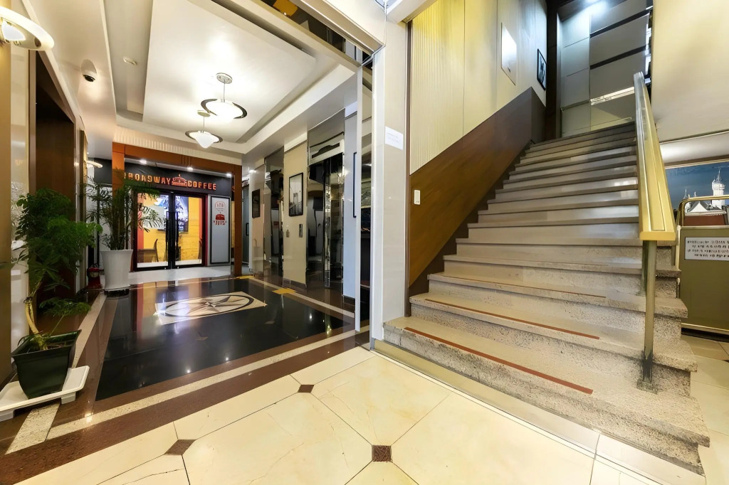 Prime Tourist Hotel