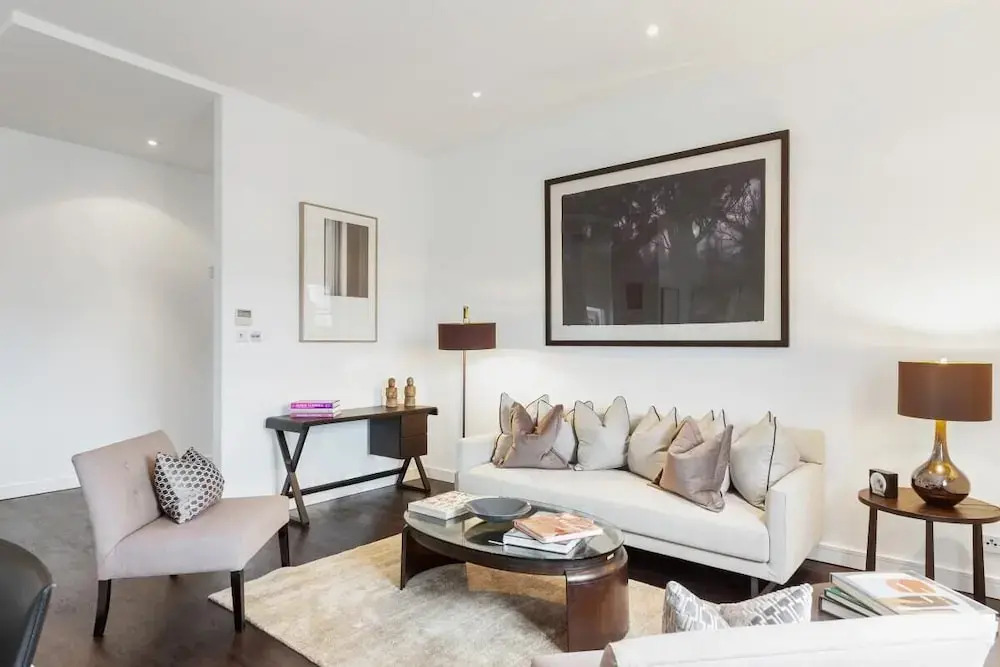 Stunning 3 Bed Apartment With Parquet Wooden Flooring in Baker Street