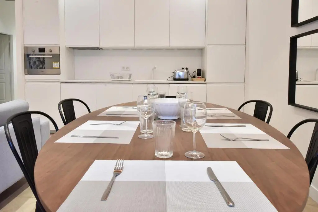 Contemporary 3-bedroom apartment in the heart of the city center