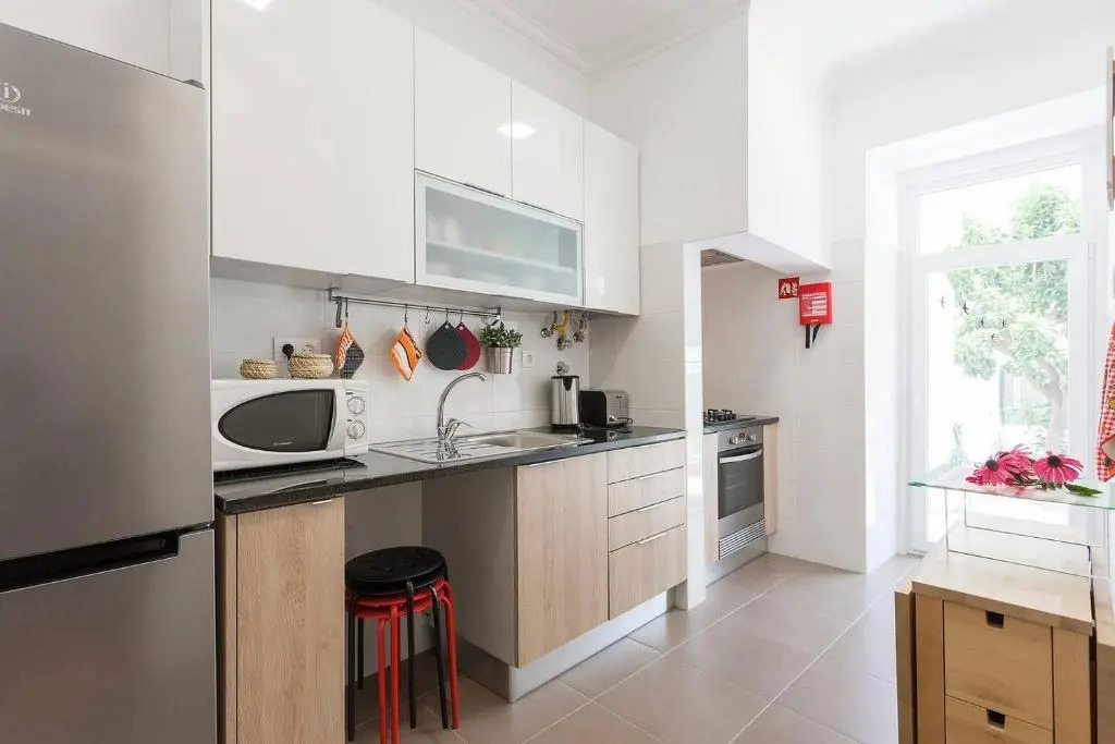 Sunny orange garden apartment in central Lisbon
