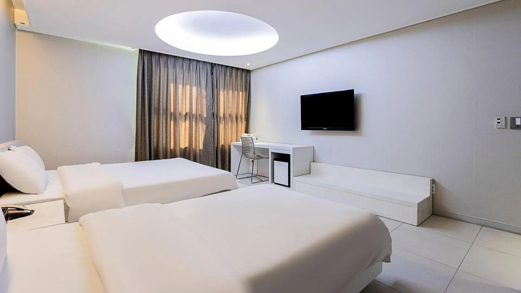 Ruby Tourist Hotel Wolmido