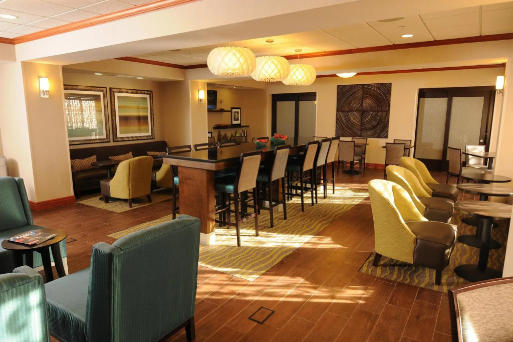 Newly Renovated Hampton Inn Omaha West Lakeside