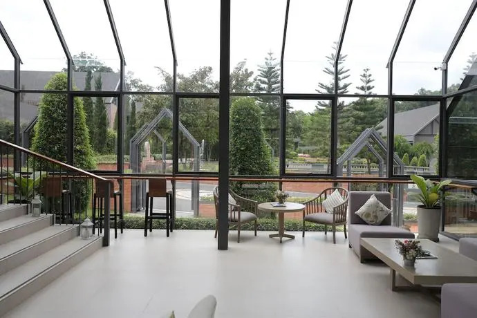 KRYSTALL Hotel