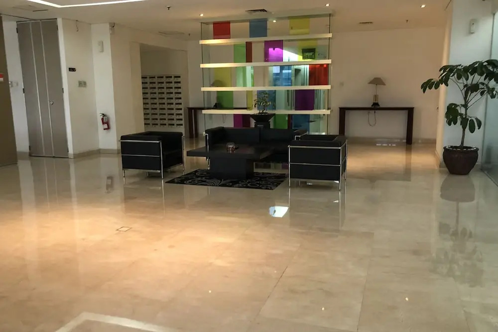 Spacious FX Residence with Mall Access