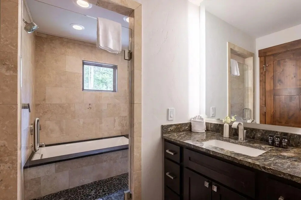 Dillon - Private Mountain Home w Hot Tub w Views & Shuffleboard!