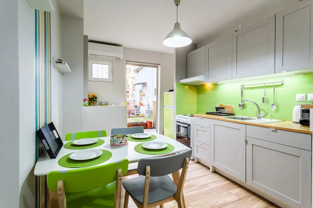 City-Sea Fusion, Elegant Gem Minutes from the Beach