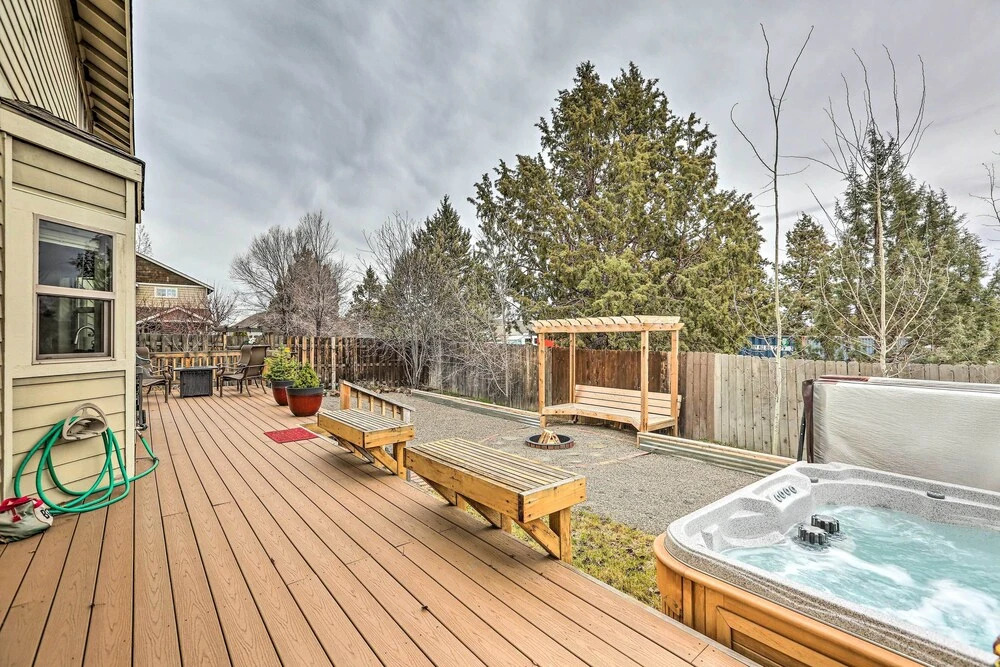 Family-friendly Bend Home w/ Hot Tub & Yard!