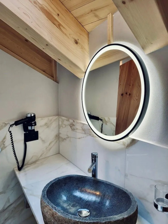 Peaky Riders Self Check-in Hotel
