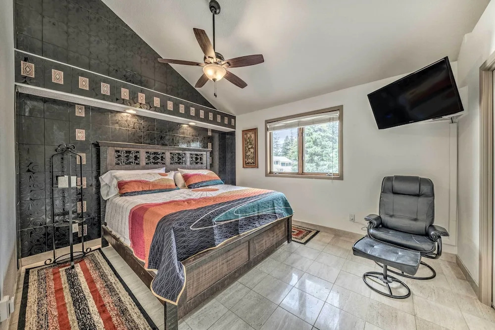 Cozy Cloudcroft Townhome ~ 1 Mi to Burro Ave!