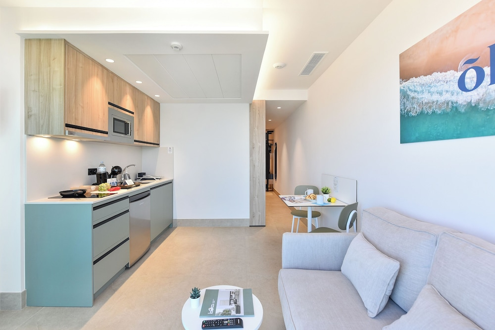OH Suites Paseo de las Canteras 58