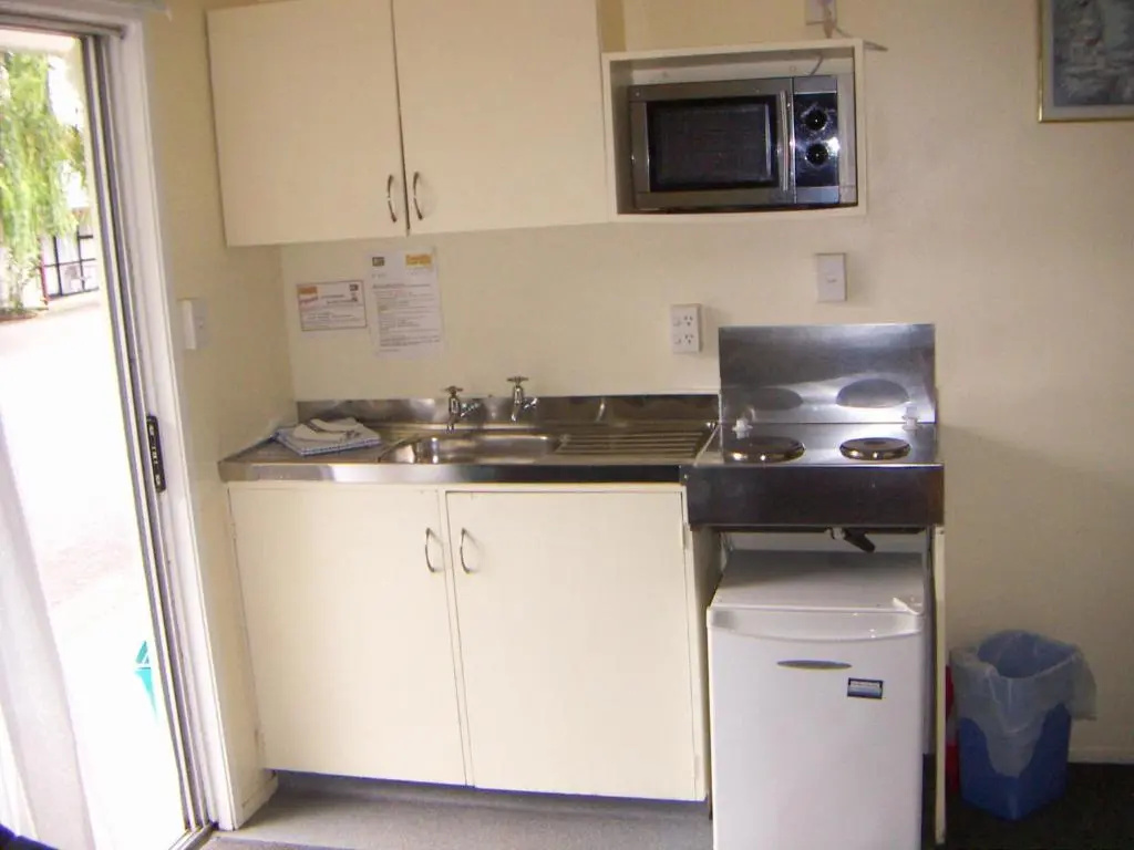 Camellia Court Family Motel