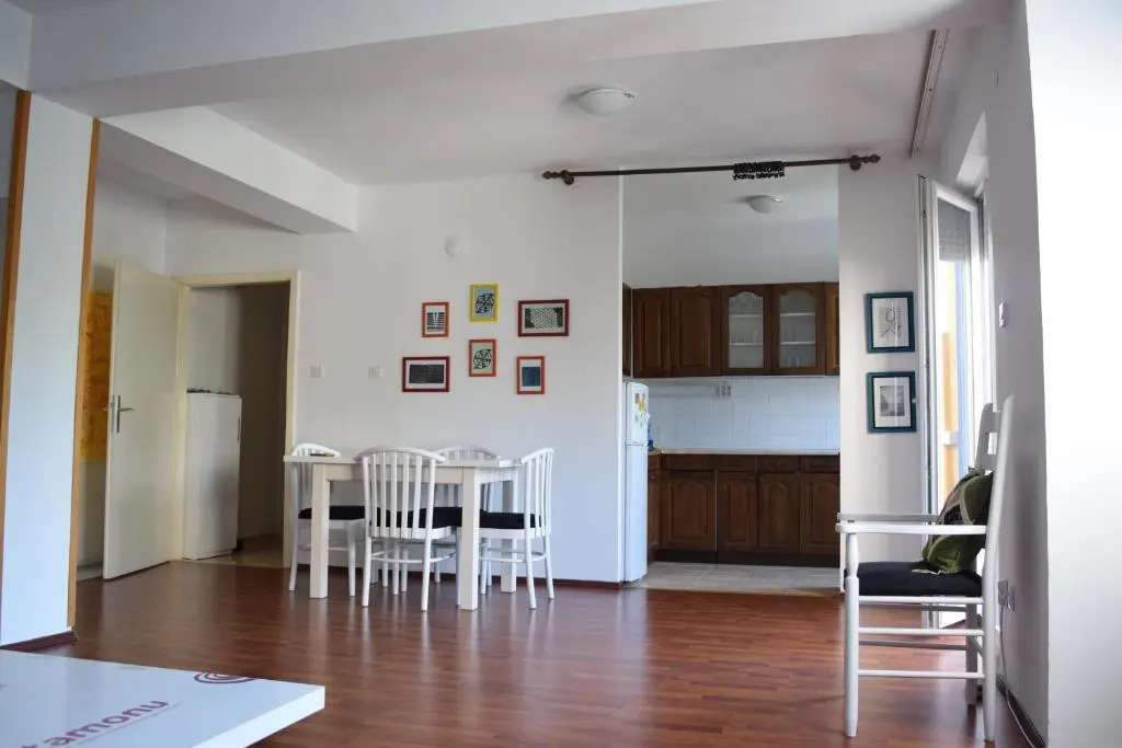 Two bedroom apartment near centre