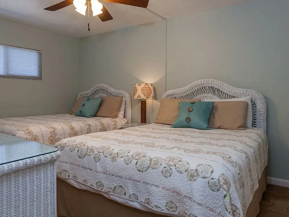 Gulf Shore Condo #303 - 1 Br condo by RedAwning