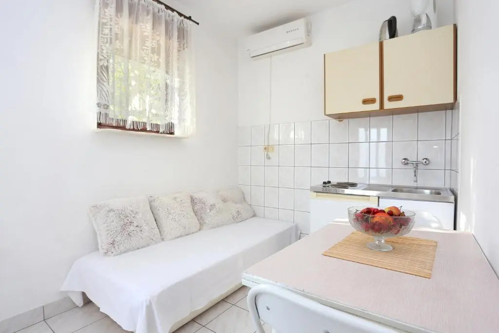 Apartments with WiFi Dugi Rat, Omis - 18917