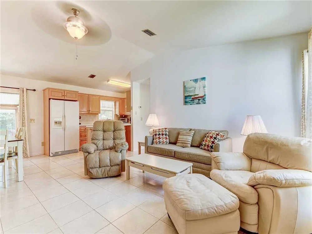 Mermaid Retreat, 2 Bedrooms, Canal Front, Sleeps 6