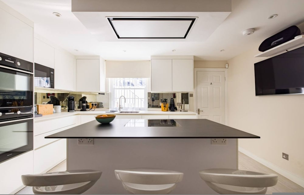 Prince Luxe 4 Bedroom House in Chelsea