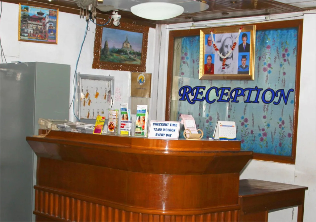 Everest Hotel