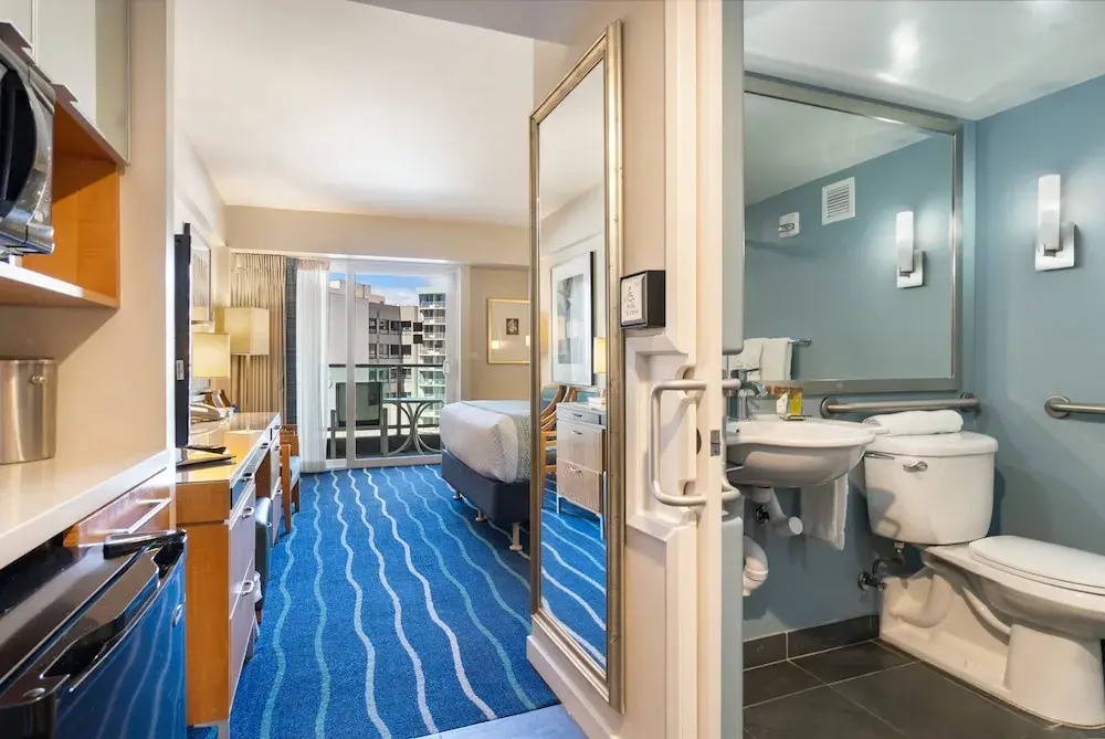 Ala Moana Hotel Room Near Beach
