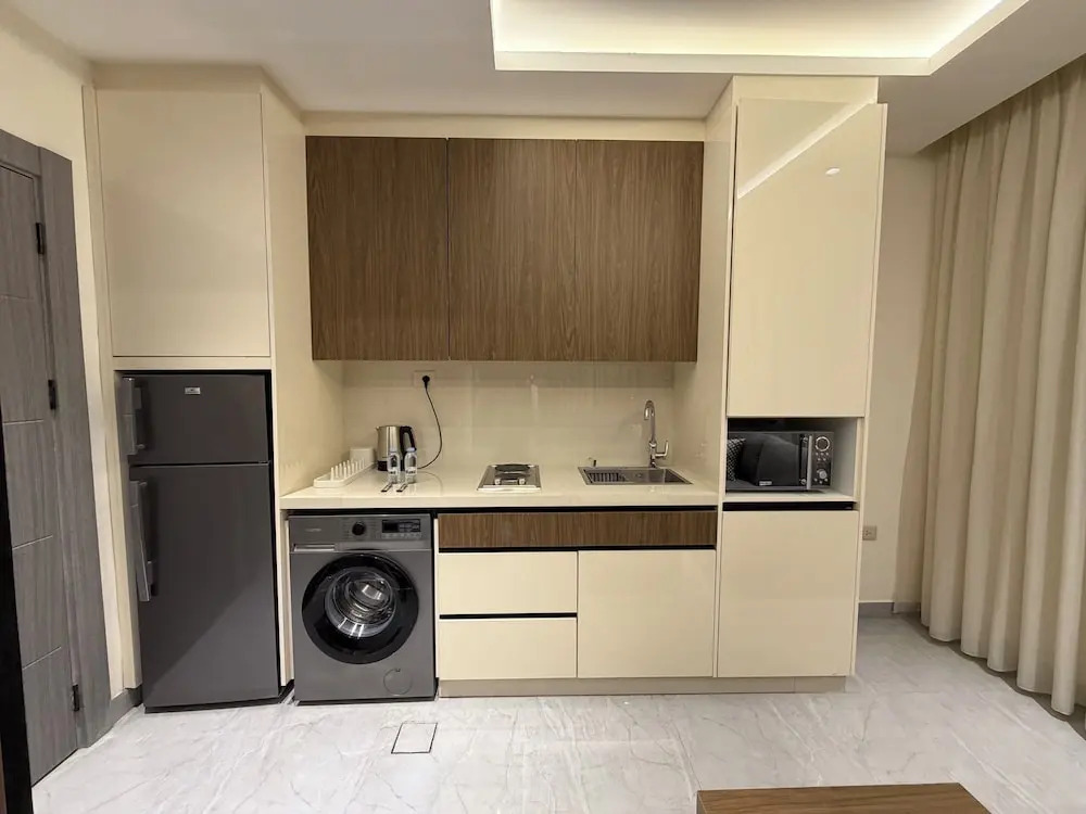 004 JRE Apartment With Stunning Boulevard Veiw