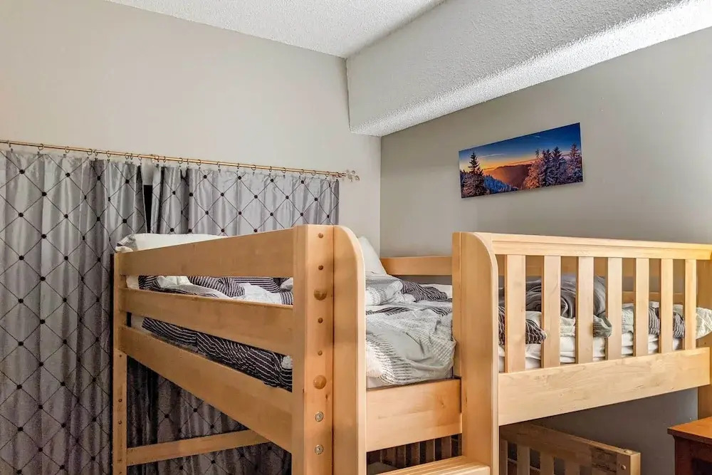 < 4 Mi to Sugar Mtn Resort: Condo w/ Indoor Pool!