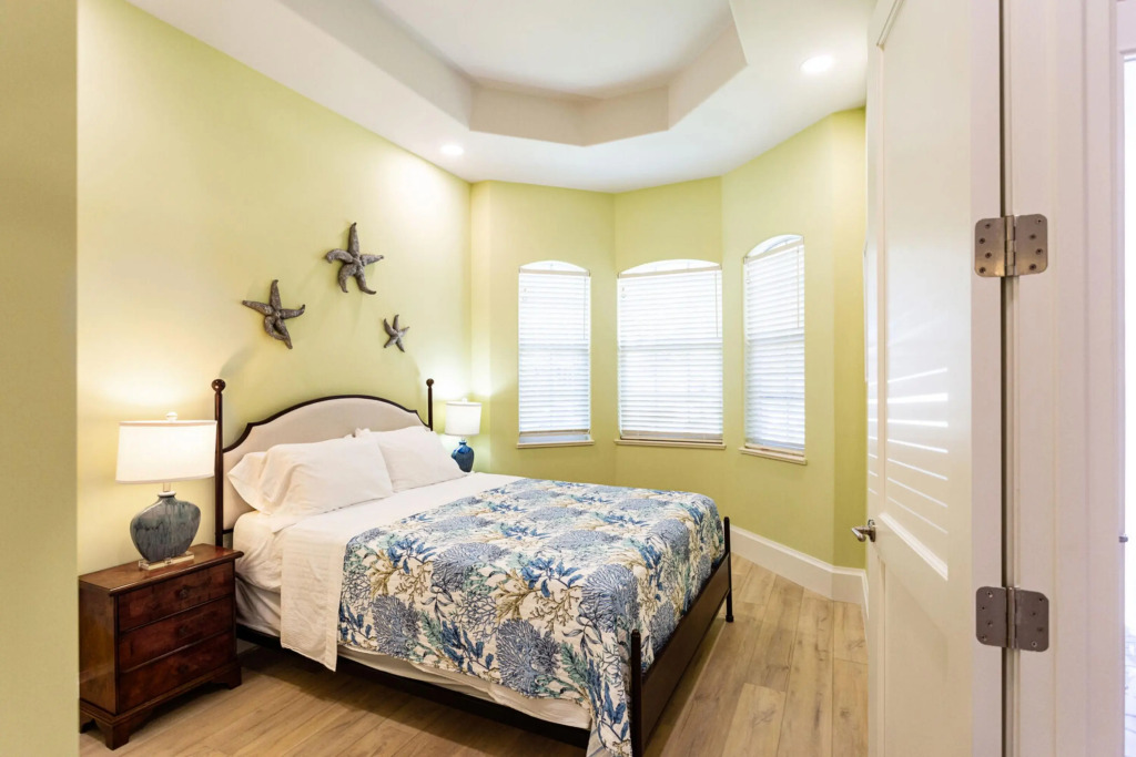 Imola Vacation Rental - Remodeled Pool Home Minutes from Vanderbilt Beach! Family-Friendly Retreat with 4 BR 4 BA and Private Screened Pool