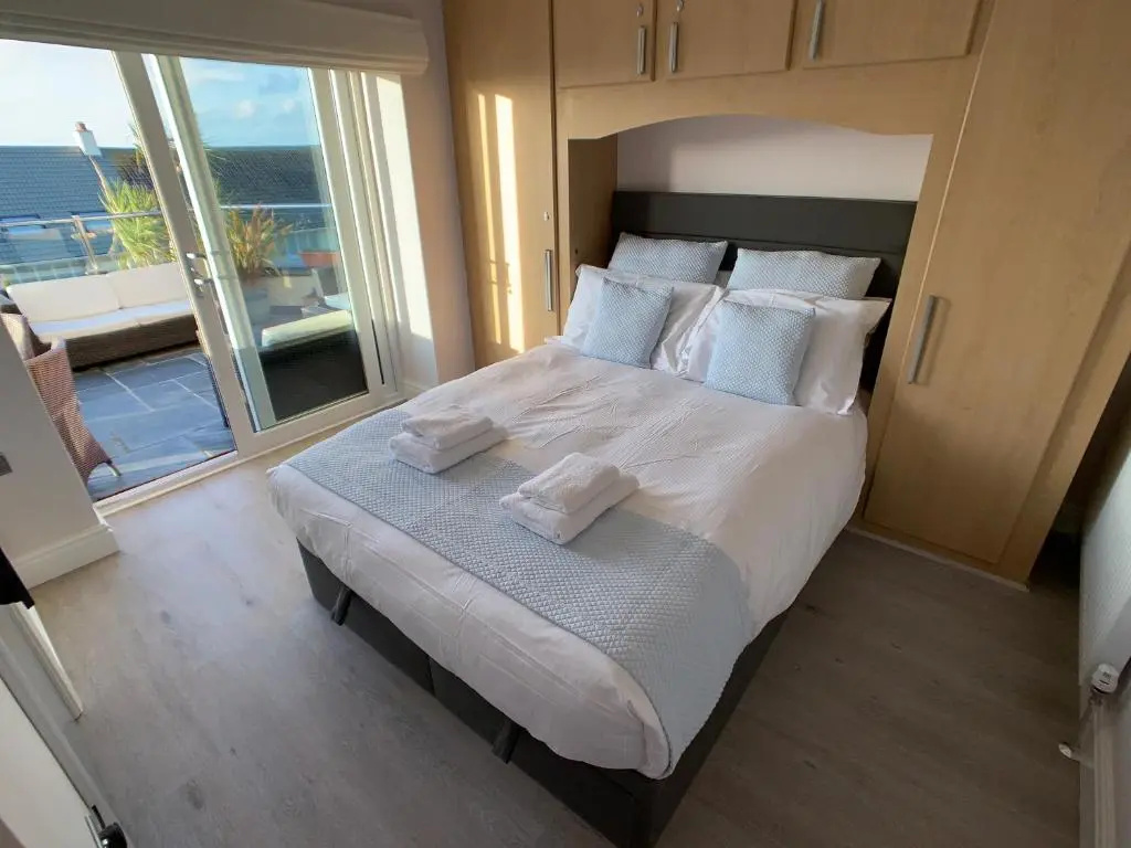SEA BEACH & COASTAL VIEWS from LRG SUN TERRACE G Bay Apartments OVERLOOKS FISTRAL BEACH MOST DESIRABLE LOCATION SLEEPS & DINES 6 which includes SOFABED 2 BATHROOMS AL FRESCO Dining Smart tv all rooms PRIVATE PARKING 2 CARS sat-sat only April-Nov please