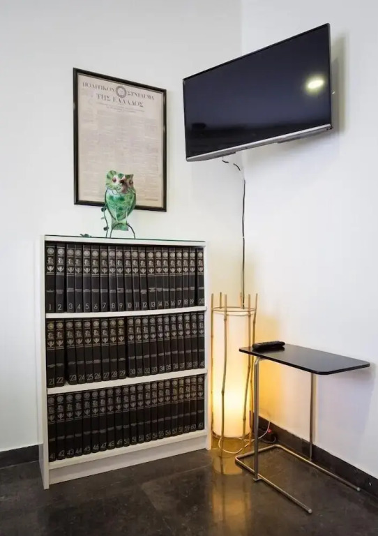 Central apartment with 5 bedrooms near the metro