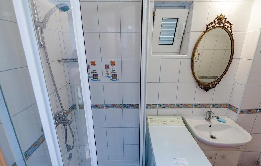 2 Bedroom Cozy Home In Jadranovo