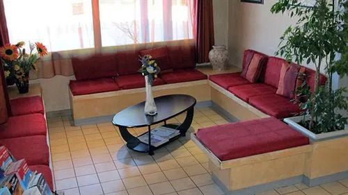 Crau Hotel