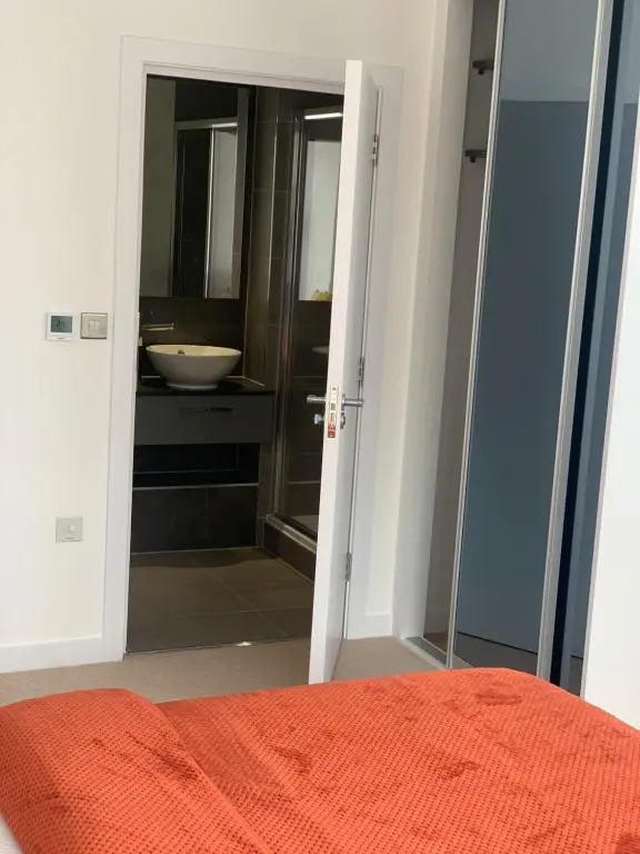 Riverside Rooms and Apartments