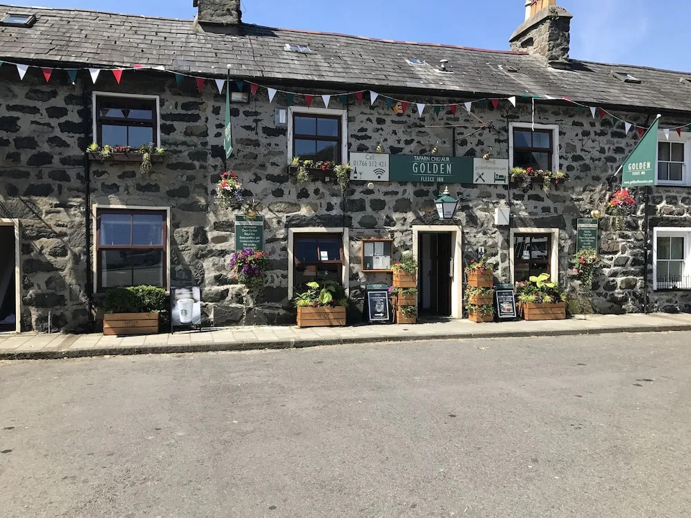 The Golden Fleece Inn