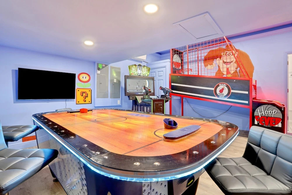 Well-stocked Home With Game Room, Enclosed Pool, Patio, & Child-friendly Items