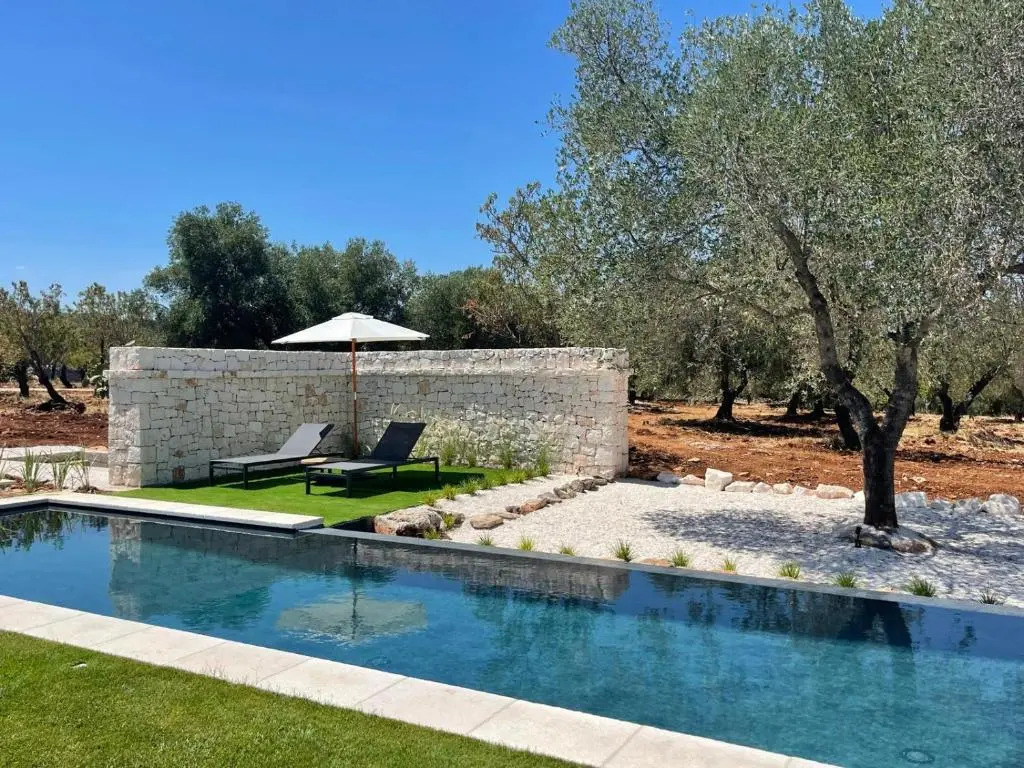 OSTUNI MIRROR trullo and mirror house