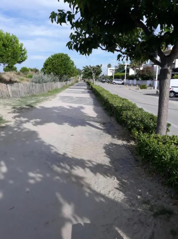 Nice 50 M2 With Veranda Near The Beach