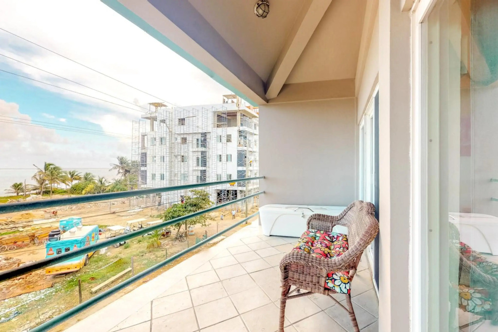 Suite E302 @ Mara Laguna
