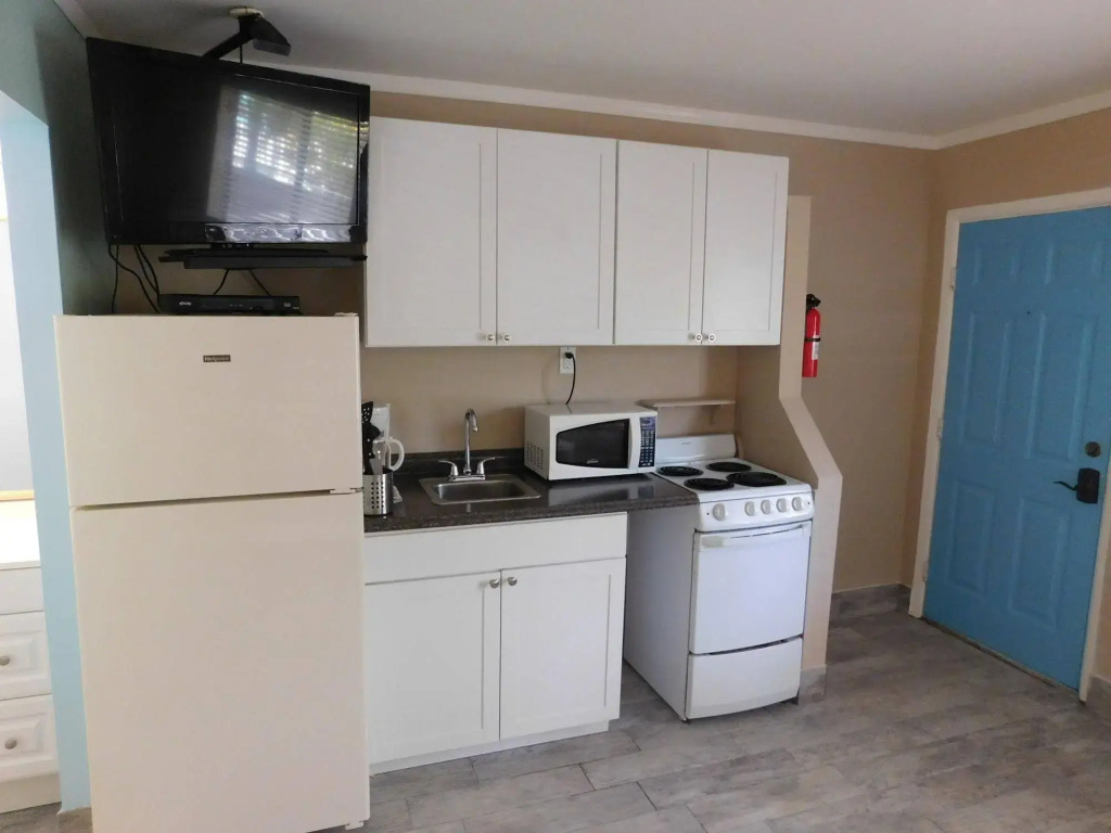 Nokomis Inn and Suites