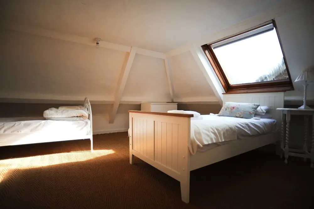 Manor House Moreton - Entire Holiday Home