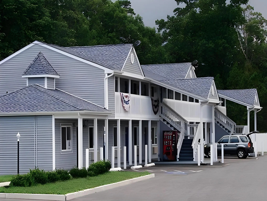 Village Inn & Suites - Smithville