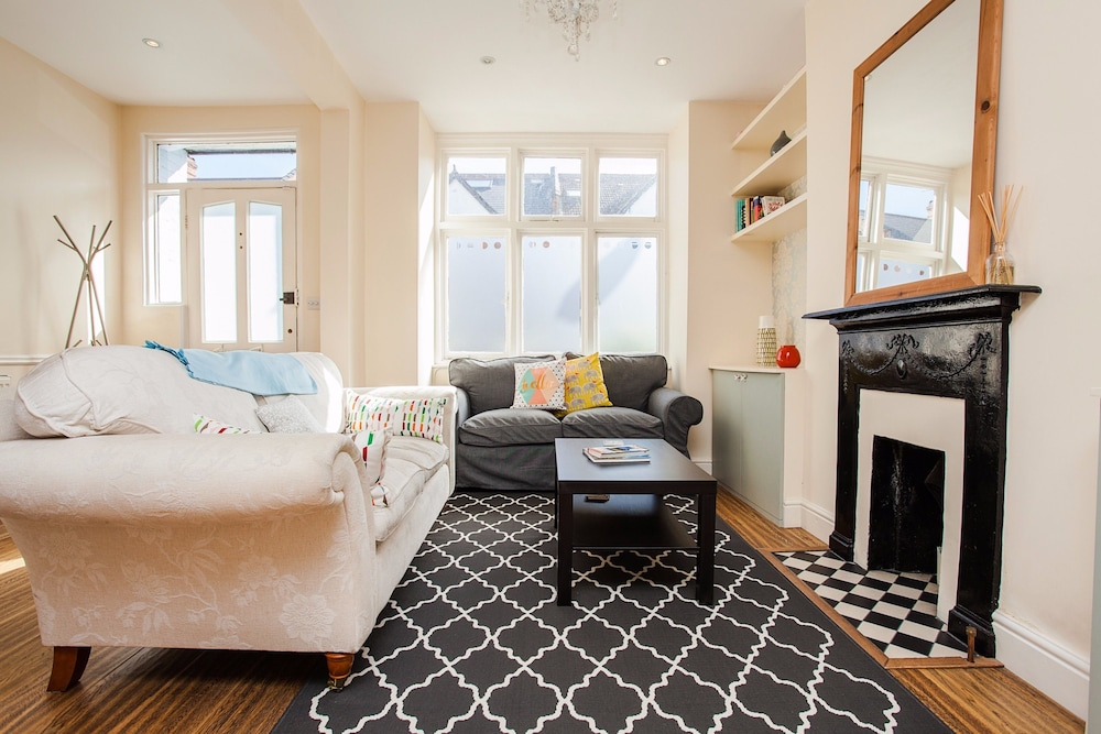 Bright Spacious 3 Bed Family Home In Shepherd's Bush
