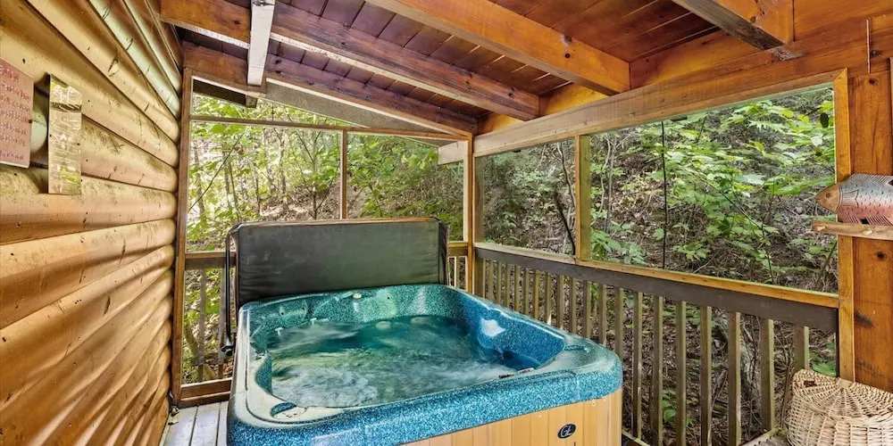 Relaxing Eagles Ridge Getaway Hot Tub