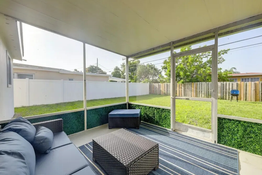 Private Yard! Getaway 3 Mi to Hard Rock Stadium